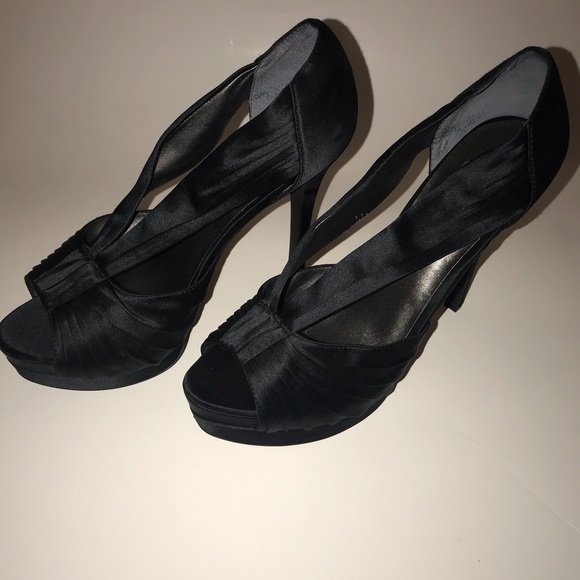 Jessica Simpson platform heel with satin straps - Picture 2 of 5